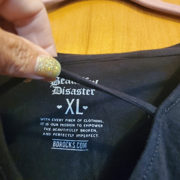 Beautiful Disaster Black Tee XL - Picture 3 of 3